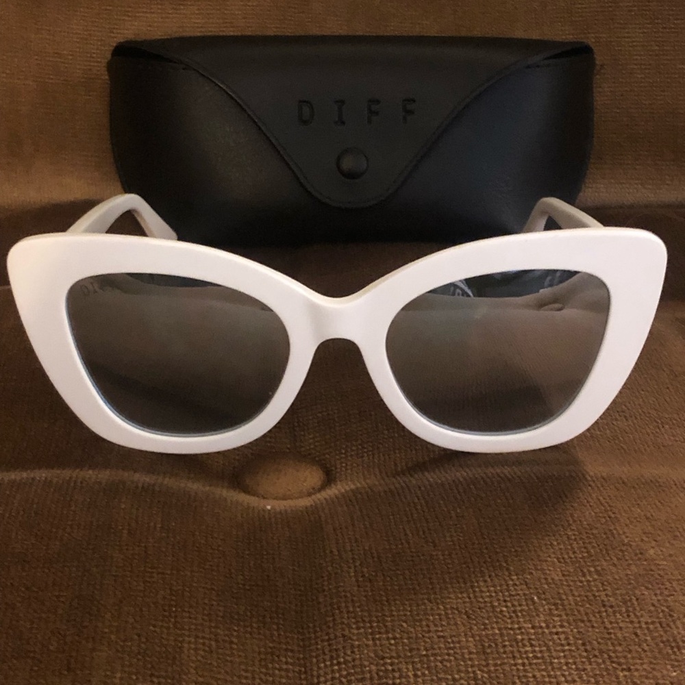 DIFF Raven white 50’s style sunglasses